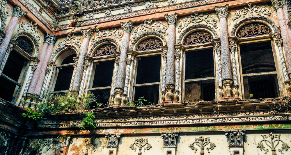 A building on abandoned merchant city Panam Nagar